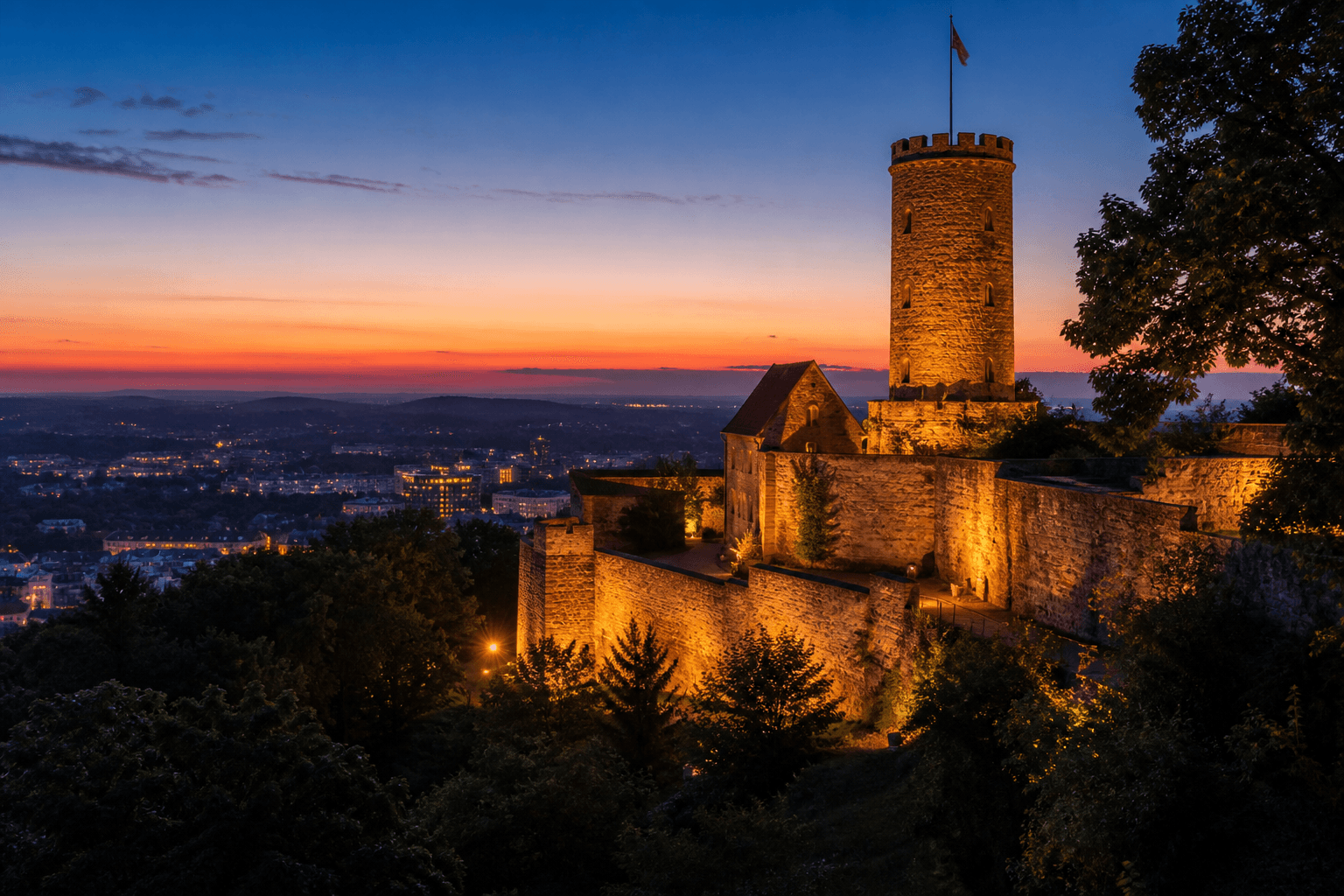 PLACEHOLDER: Sparrenburg und Altstadt bei Dämmerung — Escort Bielefeld (Austauschbild)