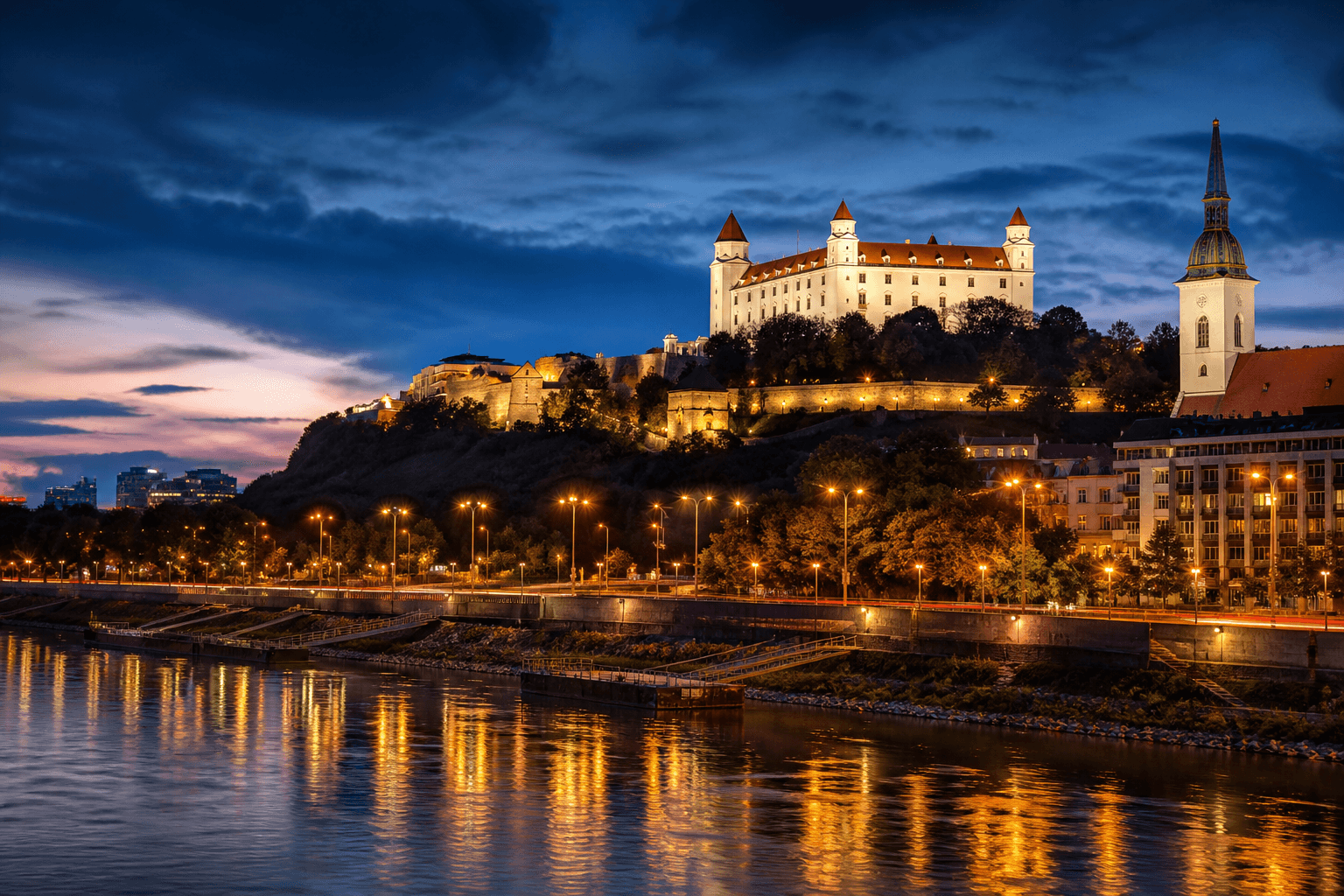 PLACEHOLDER: Burg Bratislava und Donau bei Abend — Escort Bratislava (Austauschbild)