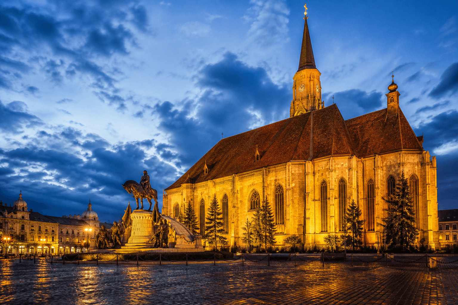 PLACEHOLDER: St.-Michaels-Kirche und Platz bei Abend — Escort Cluj-Napoca (Austauschbild)