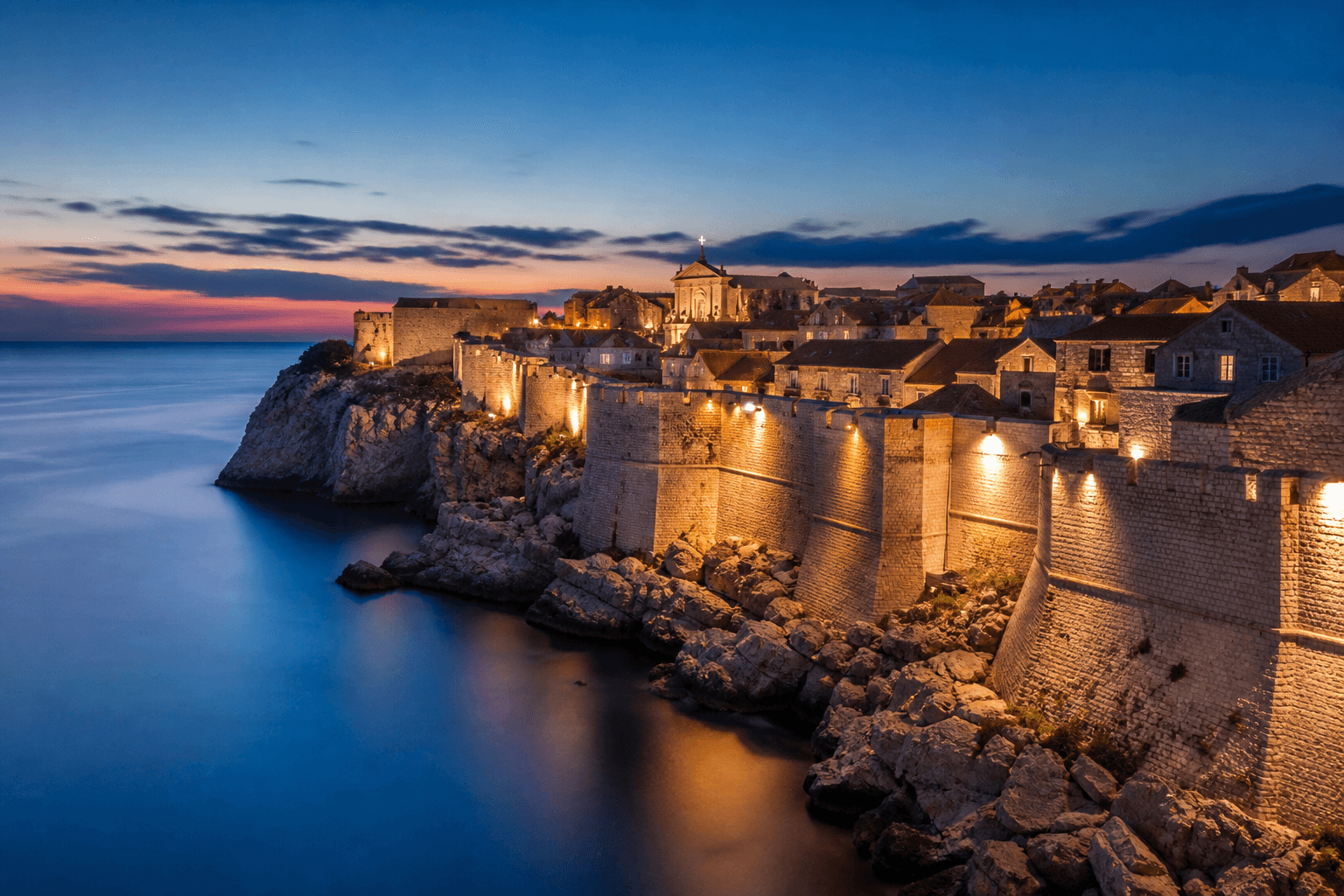 PLACEHOLDER: Altstadtmauern und Adria bei Abendlicht — Escort Dubrovnik (Austauschbild)