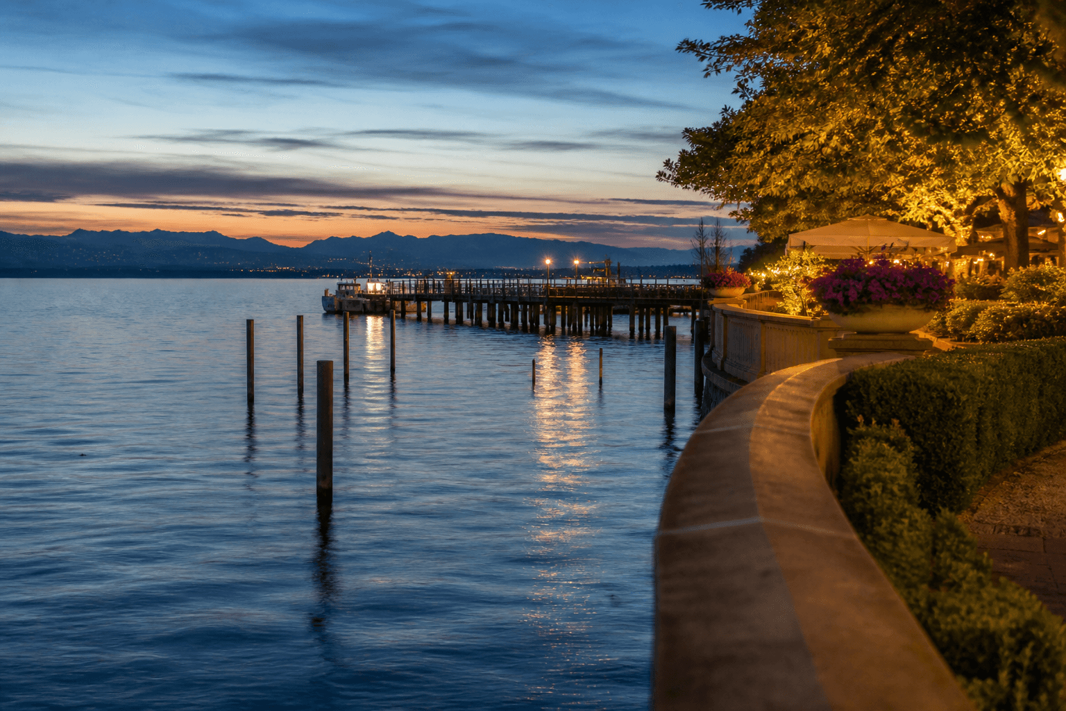 PLACEHOLDER: Bodensee-Ufer und Mole bei Abendstimmung — Escort Friedrichshafen (Austauschbild)