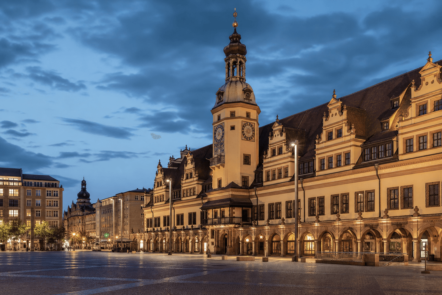PLACEHOLDER: Marktplatz und Nikolaikirche im warmen Abendlicht — Escort Leipzig (Austauschbild)