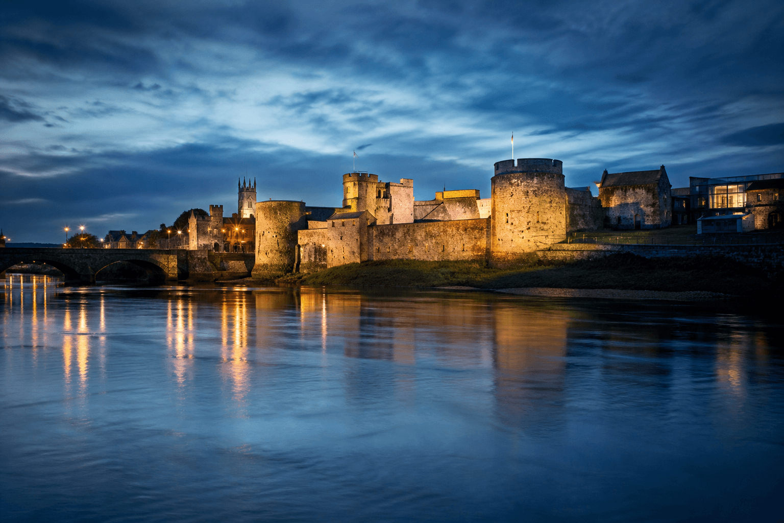 PLACEHOLDER: King John’s Castle und Shannon bei Abend — Escort Limerick (Austauschbild)