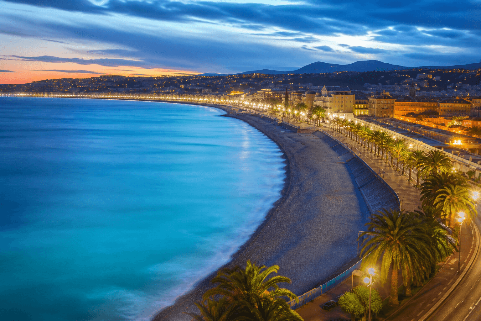 PLACEHOLDER: Promenade des Anglais und Baie des Anges am Abend — Escort Nizza (Austauschbild)