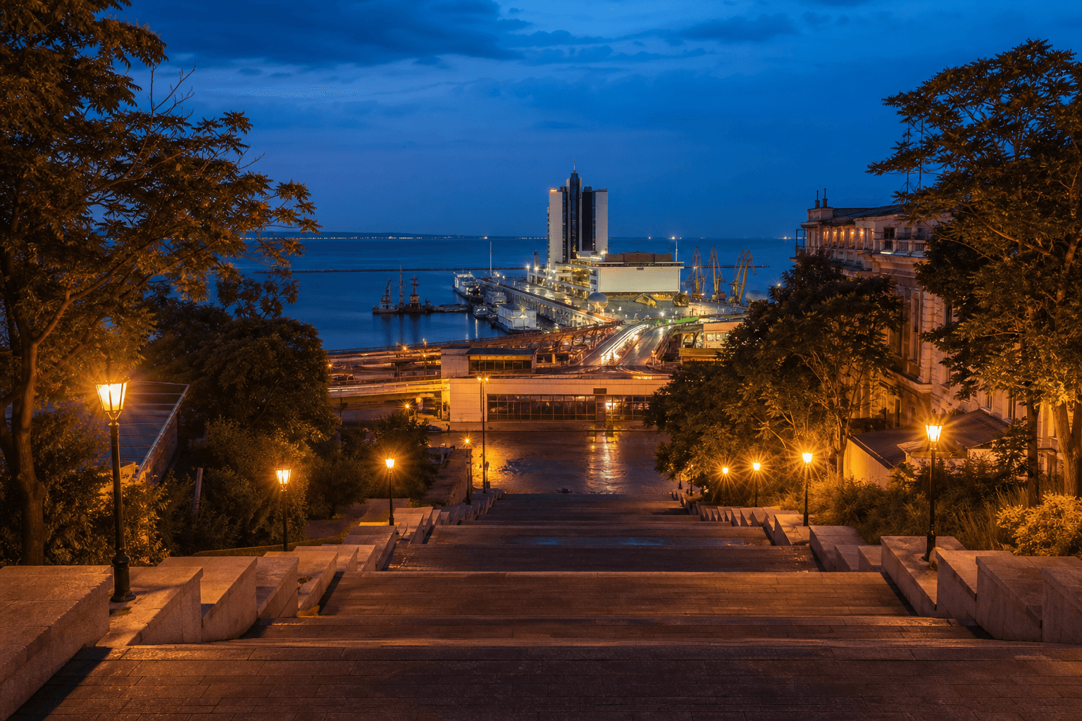 PLACEHOLDER: Potemkinsche Treppe und Schwarzmeer-Hafen — Escort Odessa (Austauschbild)