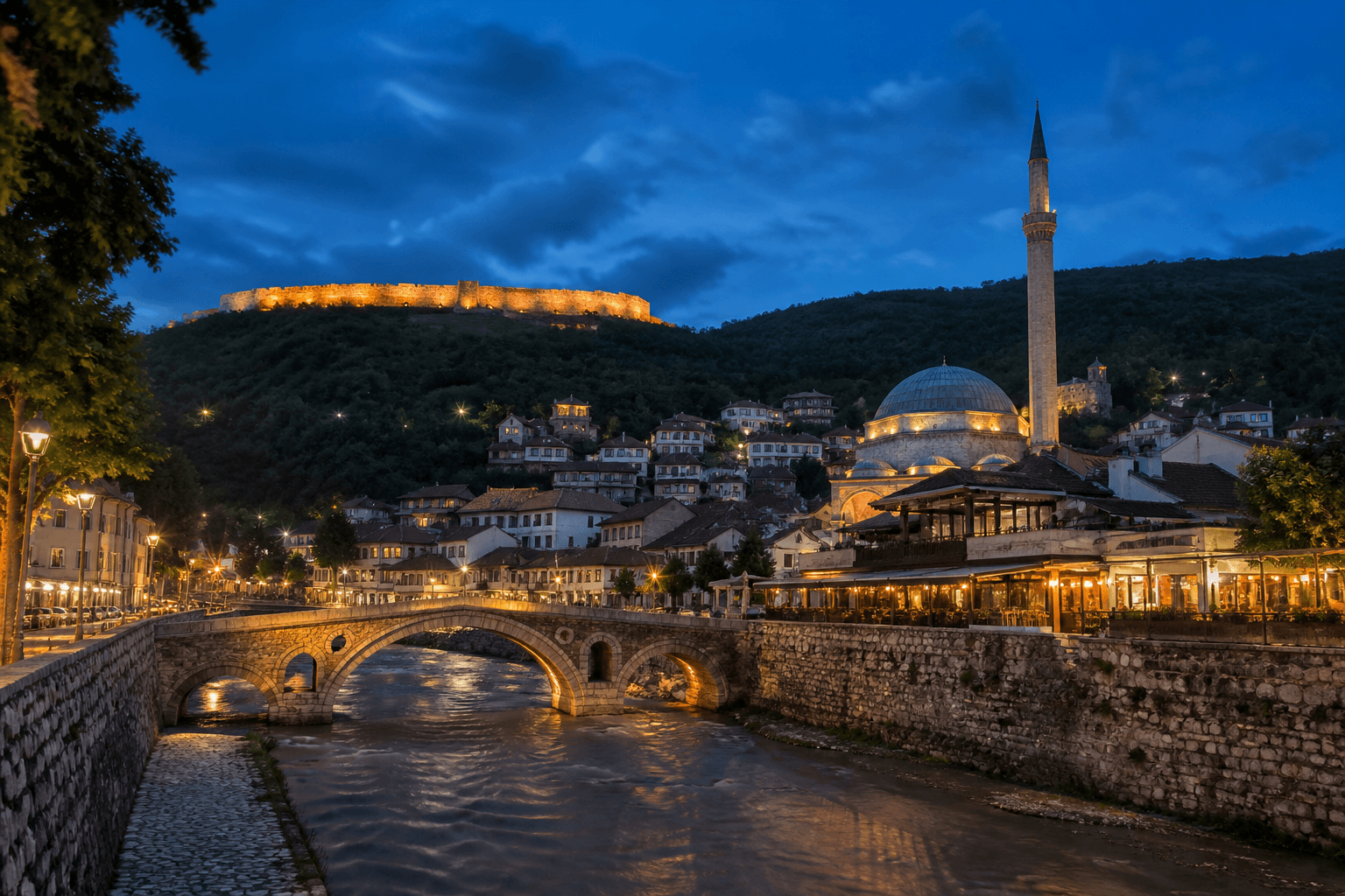 PLACEHOLDER: Altstadt und Burg bei Abendlicht — Escort Prizren (Austauschbild)