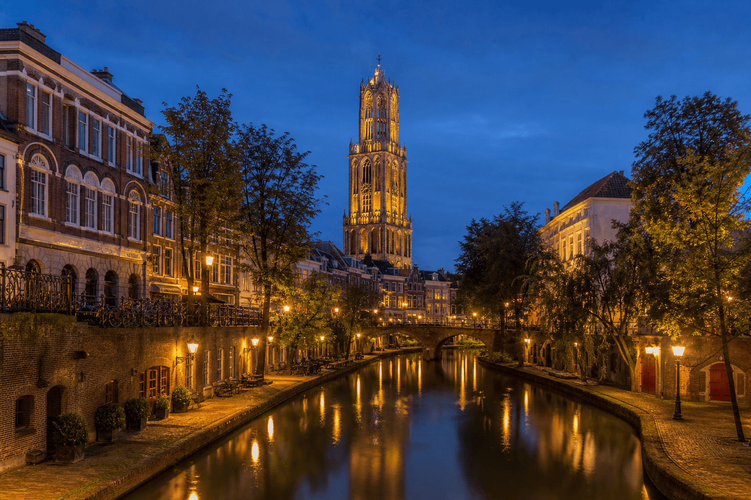 PLACEHOLDER: Oudegracht und Domtoren bei Abendlicht — Escort Utrecht (Austauschbild)