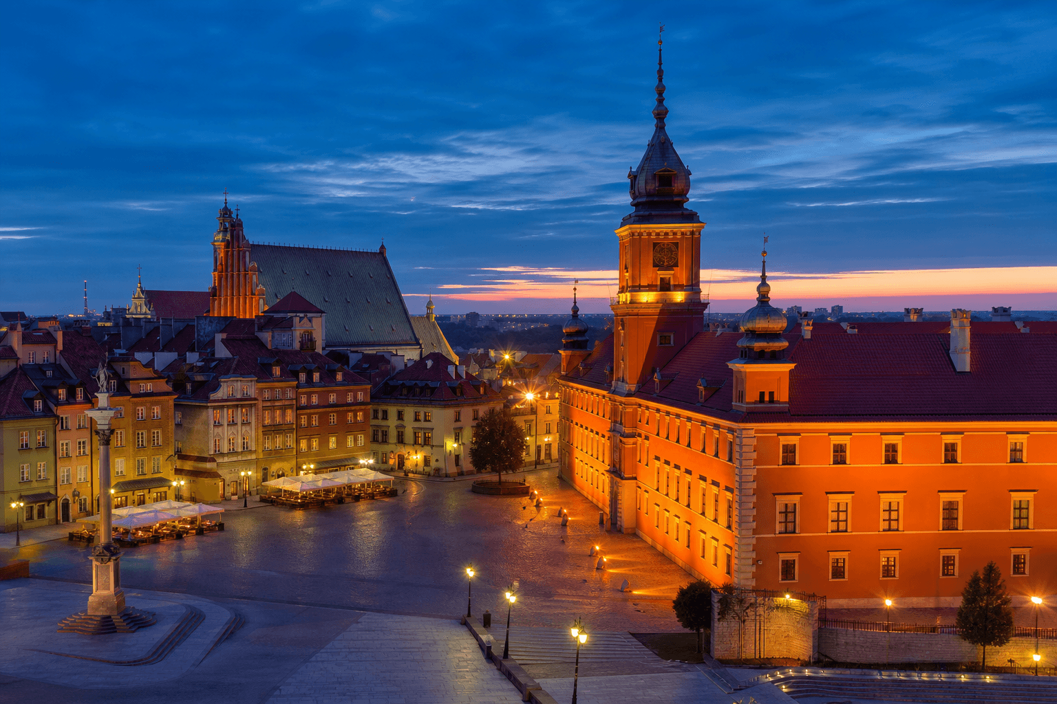 PLACEHOLDER: Altstadtmarkt und Königsschloss bei Abend — Escort Warschau (Austauschbild)